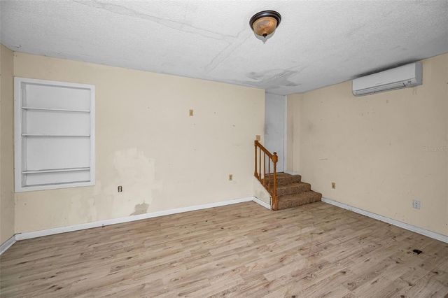 1200 E COURT STREET, Tarpon Springs, FL 34689