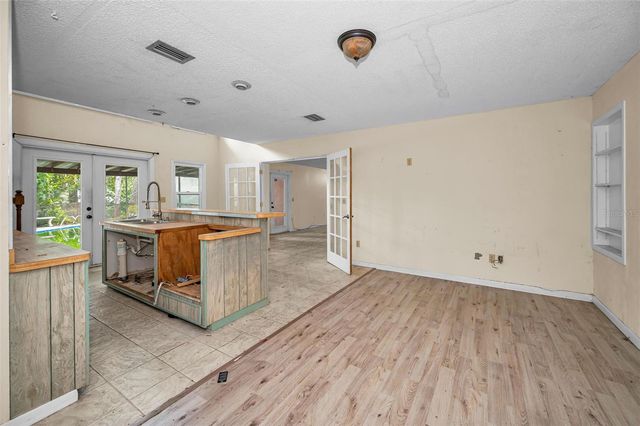 1200 E COURT STREET, Tarpon Springs, FL 34689