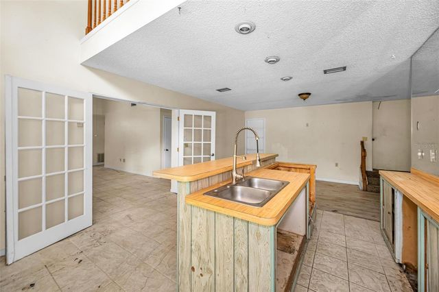 1200 E COURT STREET, Tarpon Springs, FL 34689