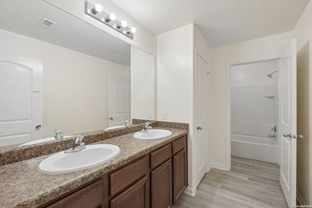 6102 BEAR MDW, San Antonio, TX 78222