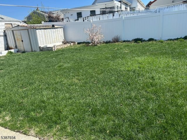 31 Quinn St, Paterson City, NJ 07501