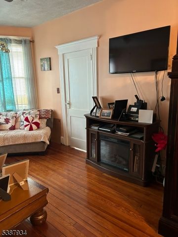 31 Quinn St, Paterson City, NJ 07501
