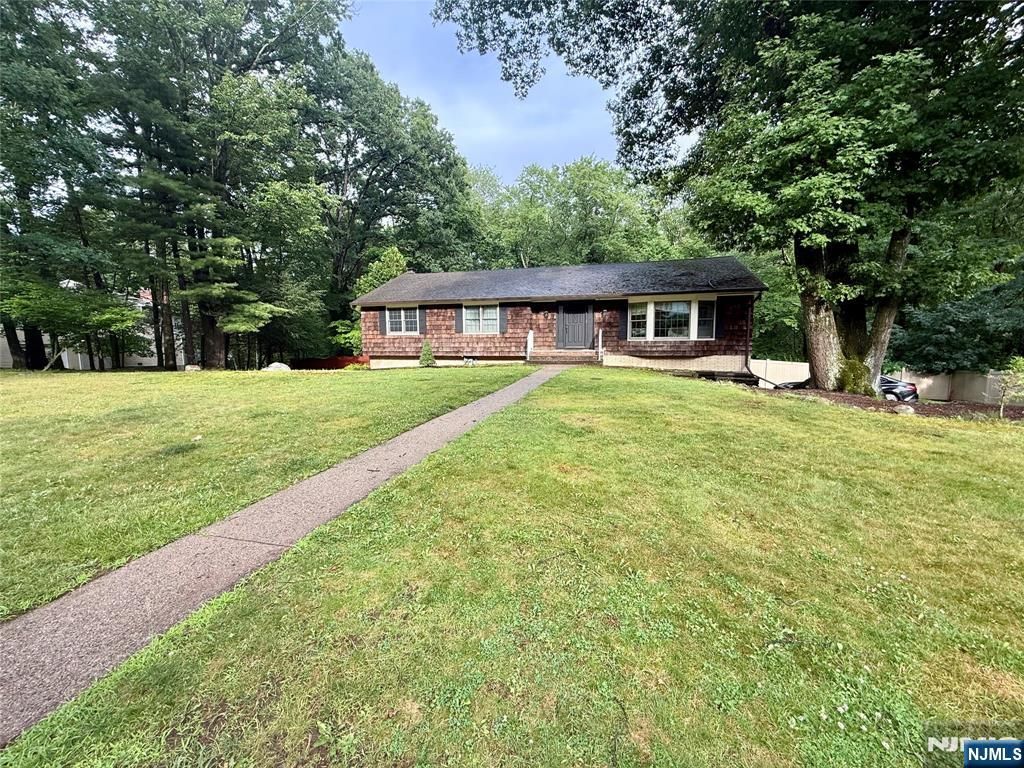 60 Eileen Drive, Mahwah, NJ 07430