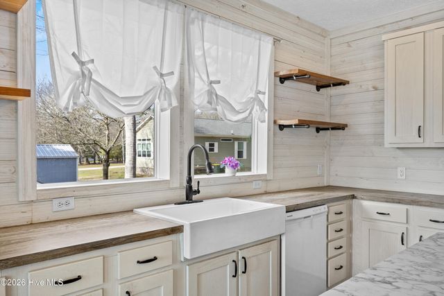 120 Moores Landing Road, Hampstead, NC 28443