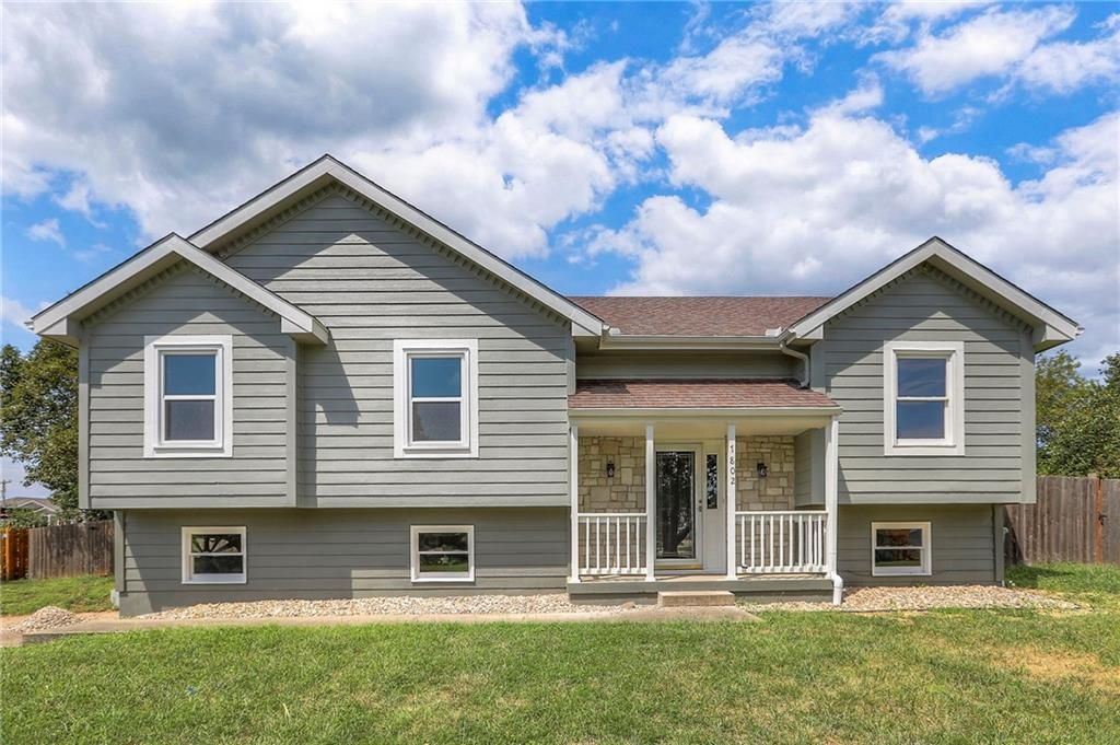 7802 E 162nd Street, Belton, MO 64012