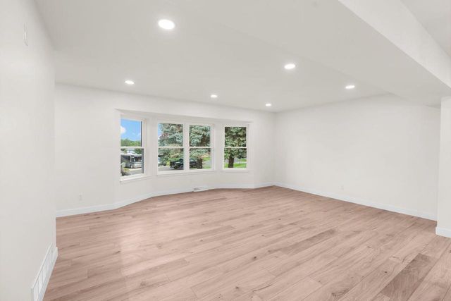 6043 Hagen Hill Circle, Madison, WI 53718