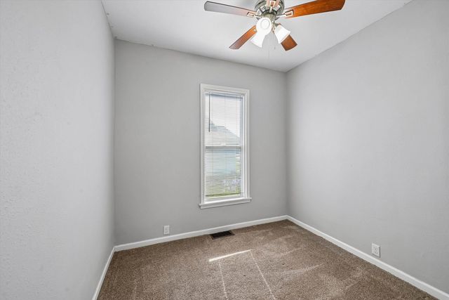648 SW 22nd Avenue, Cedar Rapids, IA 52404