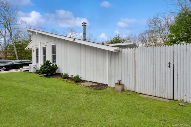 6 Montauk Boulevard, East Hampton, NY 11937