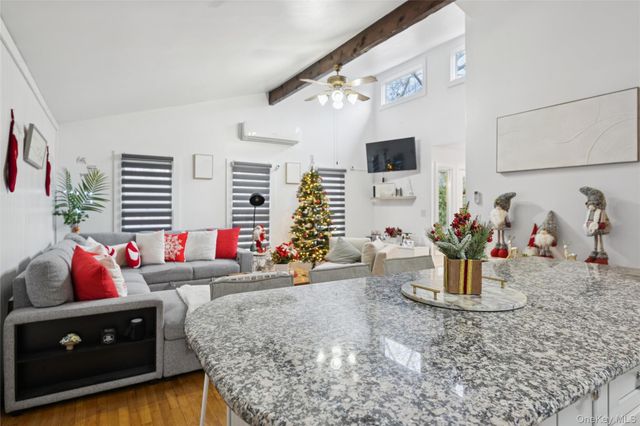 6 Montauk Boulevard, East Hampton, NY 11937