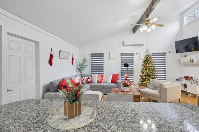 6 Montauk Boulevard, East Hampton, NY 11937