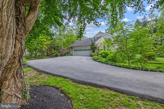 8 SHANNON CIR, Bryn Mawr, PA 19010