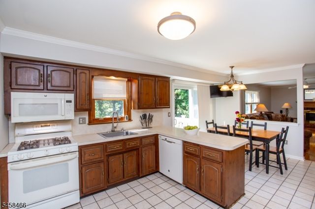 3 Sutphin Rd, Raritan Twp., NJ 08822