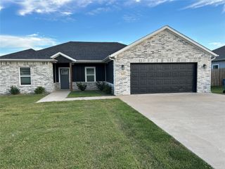 3825 Skylane Avenue, Corsicana, TX 75110