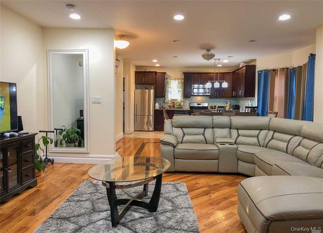 21621 133rd Road, Springfield Gardens, NY 11413