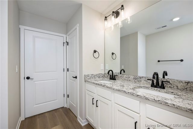 2107 E Market Street, New Albany, IN 47150