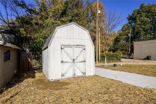 2107 E Market Street, New Albany, IN 47150