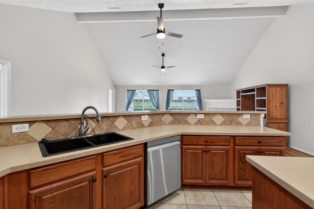 2223 Meadows Boulevard, League City, TX 77573