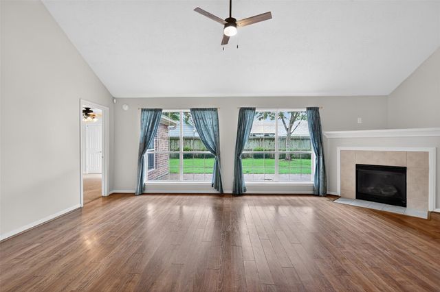 2223 Meadows Boulevard, League City, TX 77573