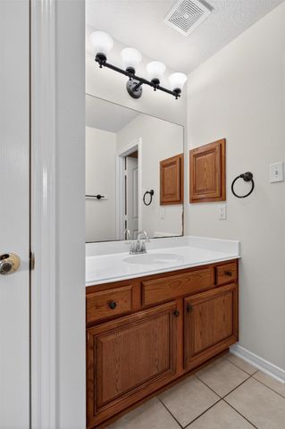 2223 Meadows Boulevard, League City, TX 77573