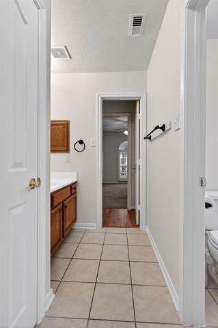 2223 Meadows Boulevard, League City, TX 77573