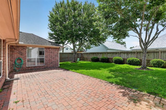 2223 Meadows Boulevard, League City, TX 77573