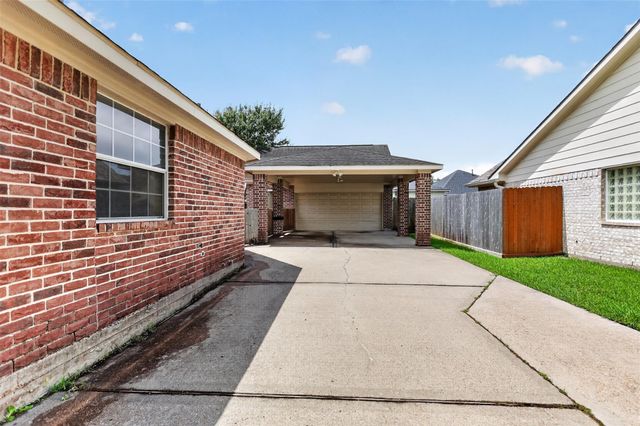 2223 Meadows Boulevard, League City, TX 77573