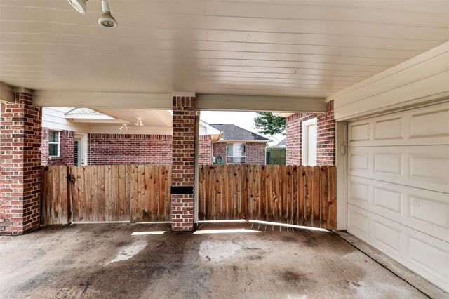 2223 Meadows Boulevard, League City, TX 77573