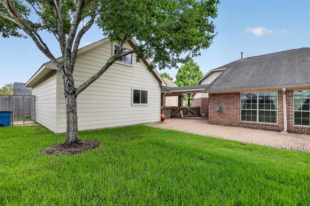2223 Meadows Boulevard, League City, TX 77573
