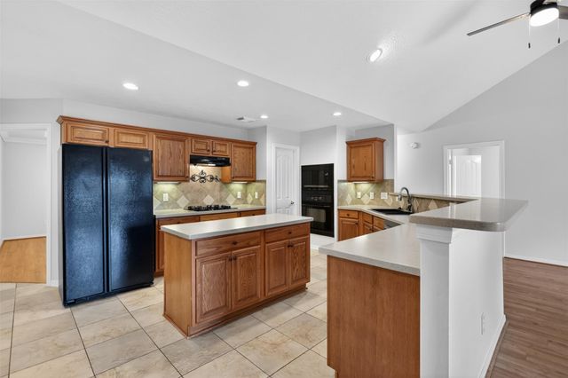 2223 Meadows Boulevard, League City, TX 77573