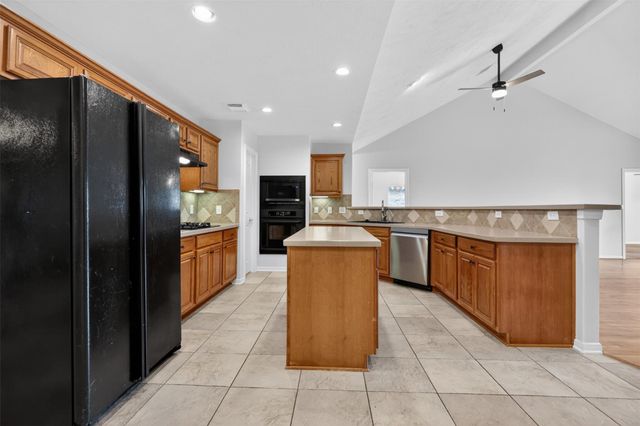 2223 Meadows Boulevard, League City, TX 77573