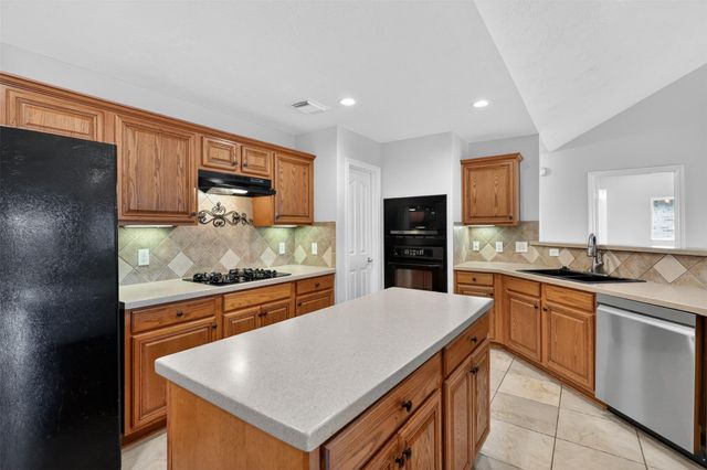 2223 Meadows Boulevard, League City, TX 77573