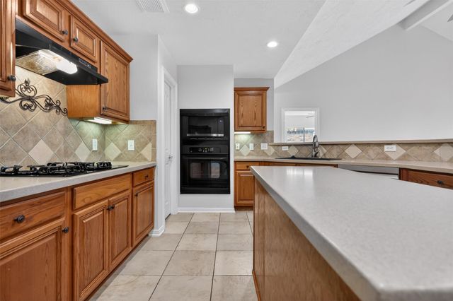 2223 Meadows Boulevard, League City, TX 77573