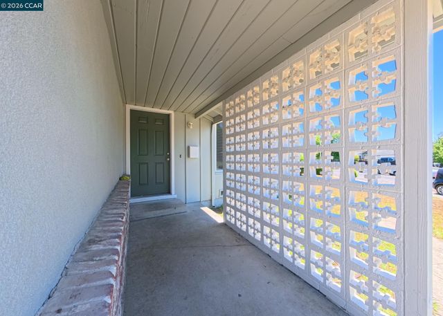 1967 Whitman Way, Sacramento, CA 95822
