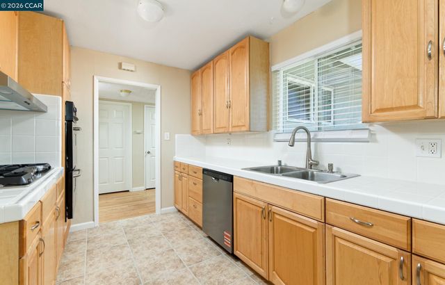 1967 Whitman Way, Sacramento, CA 95822
