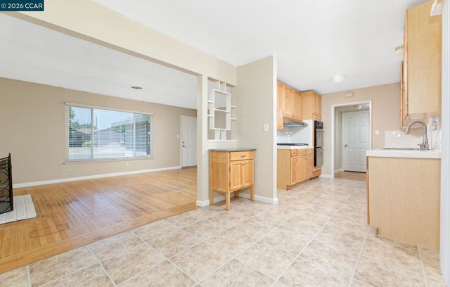 1967 Whitman Way, Sacramento, CA 95822