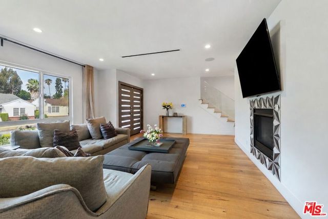 5528 Marburn Avenue, Los Angeles, CA 90043