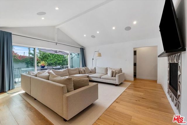 5528 Marburn Avenue, Los Angeles, CA 90043