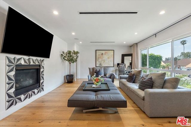 5528 Marburn Avenue, Los Angeles, CA 90043