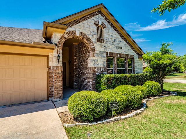 101 Beargrass DR, Kyle, TX 78640