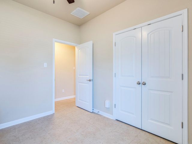 101 Beargrass DR, Kyle, TX 78640
