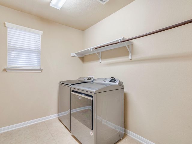 101 Beargrass DR, Kyle, TX 78640