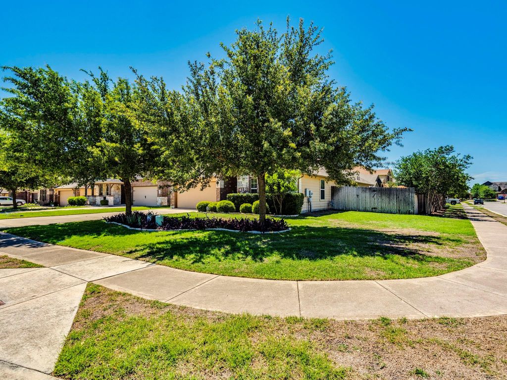 101 Beargrass DR, Kyle, TX 78640