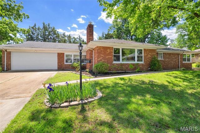 1401 Norman Place, St Louis, MO 63122