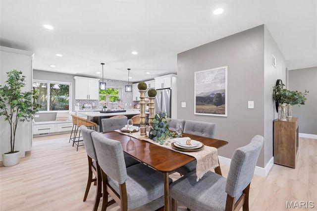 1401 Norman Place, St Louis, MO 63122