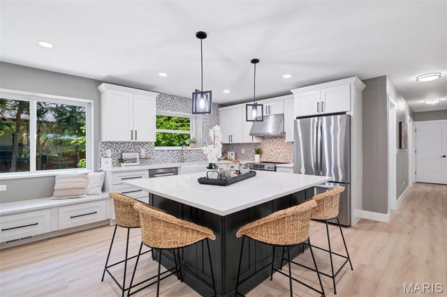 1401 Norman Place, St Louis, MO 63122