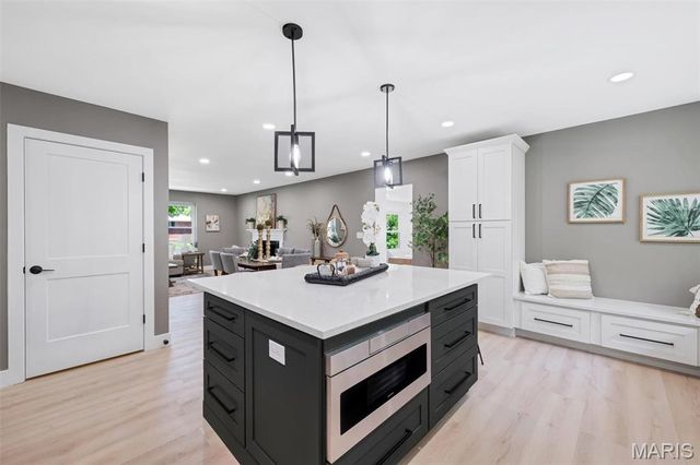 1401 Norman Place, St Louis, MO 63122