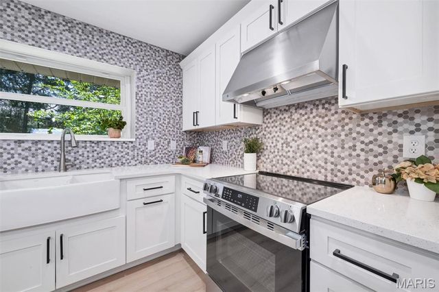 1401 Norman Place, St Louis, MO 63122