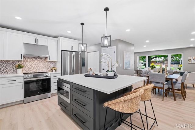 1401 Norman Place, St Louis, MO 63122