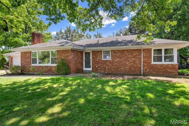 1401 Norman Place, St Louis, MO 63122