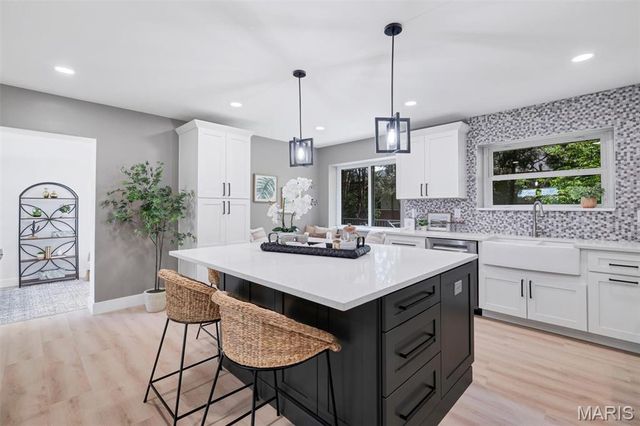 1401 Norman Place, St Louis, MO 63122